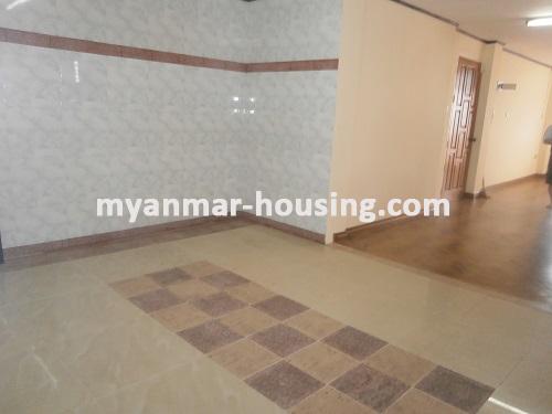 缅甸房地产 - 出租物件 - No.2946 - Spacious Condo for rent near Inya Lake with Cheap Price! - View of the inside.