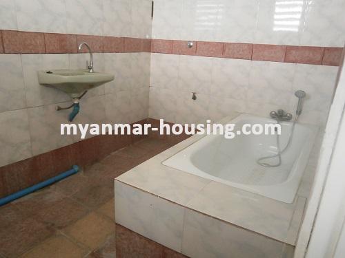 缅甸房地产 - 出租物件 - No.2946 - Spacious Condo for rent near Inya Lake with Cheap Price! - View of the wash room.