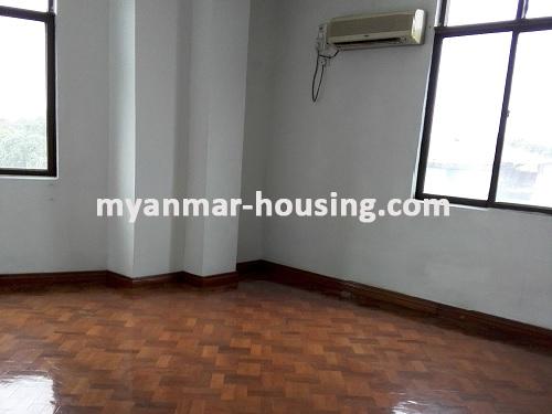 缅甸房地产 - 出租物件 - No.2948 - Condo for Rent with Reasonable Price near Pyay Road! - View of the bed room.