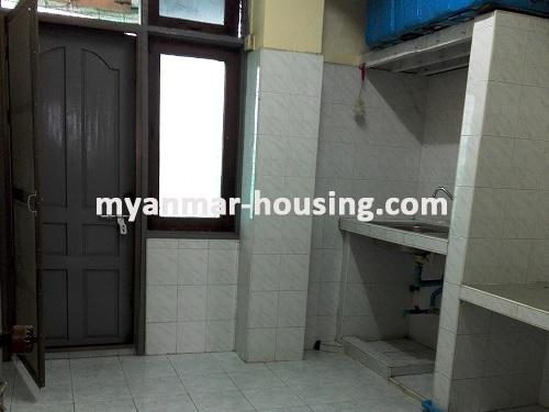 缅甸房地产 - 出租物件 - No.2948 - Condo for Rent with Reasonable Price near Pyay Road! - View of the kitchen room.
