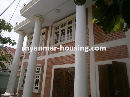 မြန်မာအိမ်ခြံမြေ - ငှားရန် property - No.2949 - လှည်းတန်းစင်တာအနီးတွင်လုံးချင်းကောင်းကောင်းတစ်လုံးငှားရန်ရှိသည်။View of the house.