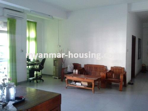 မြန်မာအိမ်ခြံမြေ - ငှားရန် property - No.2961 - အလုံမြို့နယ်တွင် ဈေးအသင့်အတင့်ဖြင့် ကွန်ဒိုအခန်းကောင်း တစ်ခန်း ဌားရန်ရှိပါသည်။ - View of the living room.
