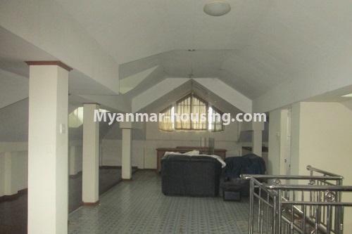 မြန်မာအိမ်ခြံမြေ - ငှားရန် property - No.2965 - အိမ်ကြီးအိမ်ကောင်းတစ်လုံး ငှါးရန်ရှိသည်။attic view