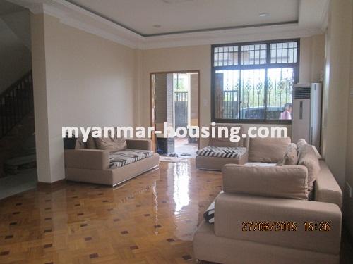 မြန်မာအိမ်ခြံမြေ - ငှားရန် property - No.3008 - ဈေးနှုန်းသင့်တင့်သည့်ပြင်ဆင်ပြီးလုံးချင်းတစ်လုံးငှားရန်ရှိသည်။View of the Living room