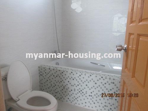 မြန်မာအိမ်ခြံမြေ - ငှားရန် property - No.3008 - ဈေးနှုန်းသင့်တင့်သည့်ပြင်ဆင်ပြီးလုံးချင်းတစ်လုံးငှားရန်ရှိသည်။View of the Toilet and Bathroom