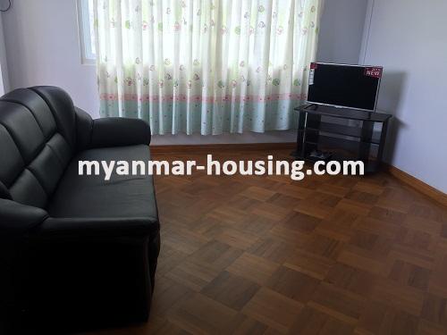 မြန်မာအိမ်ခြံမြေ - ငှားရန် property - No.3010 - အဆင့်မြင့်ပြင်ဆင်ထားသည့်တိုက်ခန်းတစ်ခန်းငှားရန်ရှိသည် - View of the living room