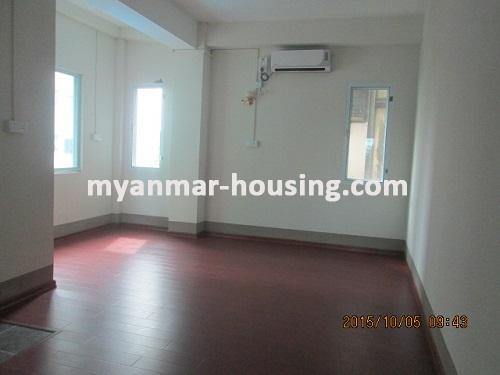 မြန်မာအိမ်ခြံမြေ - ငှားရန် property - No.3031 - Brand New Room located in New Condominium- Ahlone Township! - View of the living room.