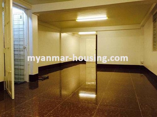 မြန်မာအိမ်ခြံမြေ - ငှားရန် property - No.3078 - မာလာမြိုင်အိမ်ရာတွင် ကွန်ဒိုခန်းတစ်ခန်းဌားရန် ရှိသည်။ - View of living room