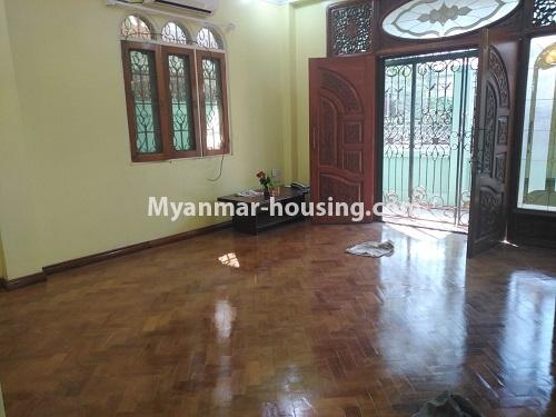 မြန်မာအိမ်ခြံမြေ - ငှားရန် property - No.3090 - ဗဟန်းတွင် နှစ်ထပ်တိုက် လုံးချင်းအိမ် ငှားရန်ရှိသည်။living room view