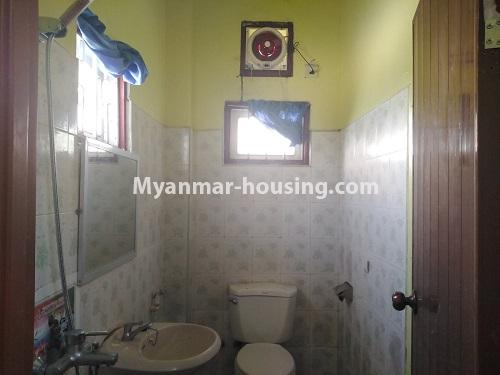 မြန်မာအိမ်ခြံမြေ - ငှားရန် property - No.3090 - ဗဟန်းတွင် နှစ်ထပ်တိုက် လုံးချင်းအိမ် ငှားရန်ရှိသည်။bathroom view