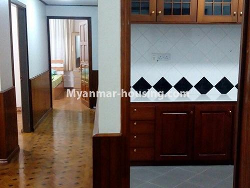 မြန်မာအိမ်ခြံမြေ - ငှားရန် property - No.3122 - ပုလဲကွန်ဒိုတွင် အခန်းကောင်းတစ်ခန်း ငှားရန်ရှိသည်။View of the kitchen room.