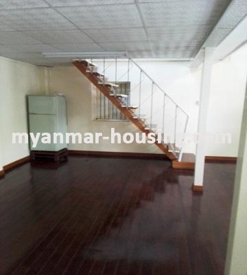 မြန်မာအိမ်ခြံမြေ - ငှားရန် property - No.3142 -  ရွေှတိဂုံဘုရားအနီးတွင်ဈေးနှုန်းသက်သာသည့်လုံးချင်းတစ်လုံးငှားရန်ရှိသည်။