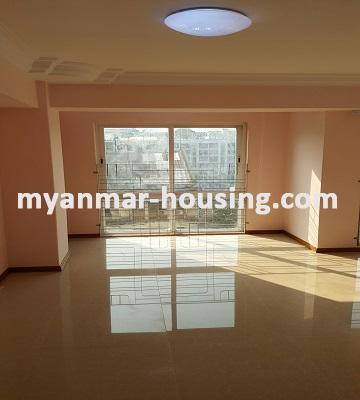 မြန်မာအိမ်ခြံမြေ - ငှားရန် property - No.3193 - လူနေရုံးခန်းဖွင့်ရန်ကောင်းမွန်သည့် ကွန်ဒို(နှစ်လွှာ)တစ်ခန်းငှားရန်ရှိသည်။View of the inside.