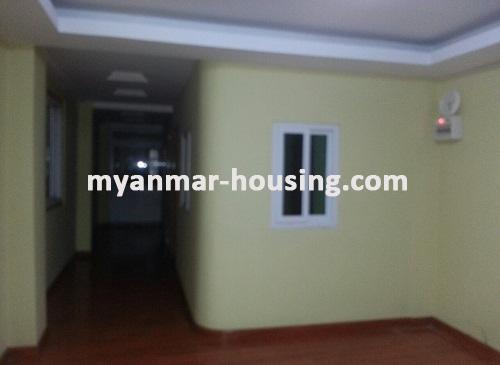 မြန်မာအိမ်ခြံမြေ - ငှားရန် property - No.3235 - ဒဂုံမြို့နယ်တွင် တိုက်ခန်းကောင်းတစ်ခန်း ဌားရန် ရှိသည်။View of inside room