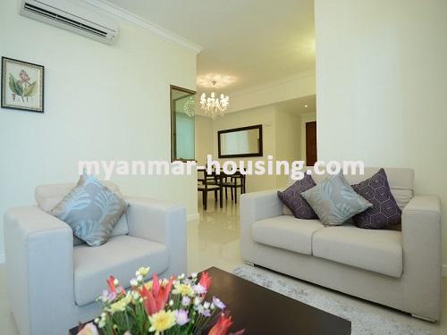 မြန်မာအိမ်ခြံမြေ - ငှားရန် property - No.3237 - ပြည် ဥယျာဉ်မြို့တော်တွင် အထူးပြင်ဆင်ထားသော ကွန်ဒို အခန်းကောင်းတစ်ခန်းဌားရန်ရှိသည်။View of living room