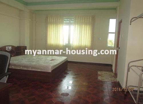 မြန်မာအိမ်ခြံမြေ - ငှားရန် property - No.3245 - ကမာရွတ်မြို့နယ်ရှိ မိုးစန္ဒာကွန်ဒိုတွင် ကွန်ဒိုခန်းကောင်းတစ်ခန်း ဌားရန် ရှိသည်။View of the Bed room