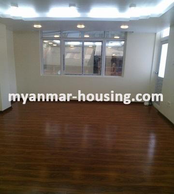 မြန်မာအိမ်ခြံမြေ - ငှားရန် property - No.3250 - ကမာရွတ်မြို့နယ်တွင် ကွန်ဒိုအခန်းကောင်းတစ်ခန်း ဌားရန် ရှိသည်။ - View of the Living room