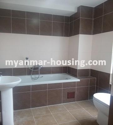 မြန်မာအိမ်ခြံမြေ - ငှားရန် property - No.3252 -  ဒဂုံမြို့နယ်တွင် ကွန်ဒိုအခန်းကောင်းတစ်ခန်း ဌားရန် ရှိသည်။View of the Toilet and Bathroom