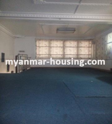 မြန်မာအိမ်ခြံမြေ - ငှားရန် property - No.3282 - ယောမင်းကြီးလမ်းတွင် တိုက်ခန်းကောင်းတစ်ခန်းဌားရန် ရှိသည်။View of the Living room