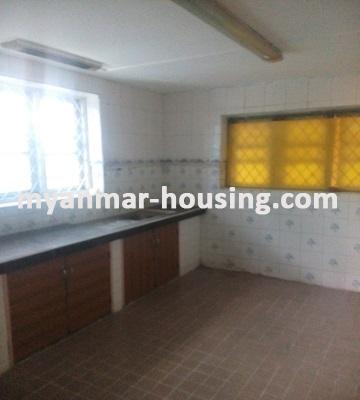 မြန်မာအိမ်ခြံမြေ - ငှားရန် property - No.3282 - ယောမင်းကြီးလမ်းတွင် တိုက်ခန်းကောင်းတစ်ခန်းဌားရန် ရှိသည်။View of the Kitchen room