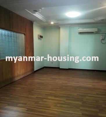 မြန်မာအိမ်ခြံမြေ - ငှားရန် property - No.3295 - ဒဂုံမြို့နယ်တွင် ကွန်ဒိုအခန်းကောင်းတစ်ခန်း ဌားရန်ရှိသည်။View of the bed room