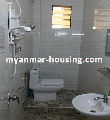 မြန်မာအိမ်ခြံမြေ - ငှားရန် property - No.3309 - ရန်ကုန်မြို့လည်တွင် ရူပီကွန်ဒိုအခန်း ငှားရန်ရှိသည်။master bedroom bathrom