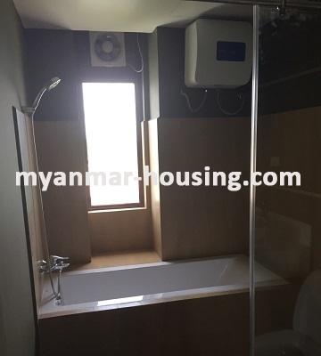 မြန်မာအိမ်ခြံမြေ - ငှားရန် property - No.3320 - သံလွန်ကွန်ဒိုတွင် အဆင့်မြင့်ပြင်ဆင်သည့်အခန်းကောင်းဌားရန်ရှိသည်။View of the Bathroom