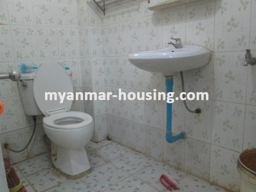 缅甸房地产 - 出租物件 - No.3346 - An Apartment with reasonable price for rent in Moesandar Street. - View of the Toilet and Bathroom