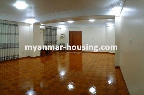 ミャンマー不動産 - 賃貸物件 - No.3348 - Well decorated room for rent in Diamond Condo. - View of the Living room