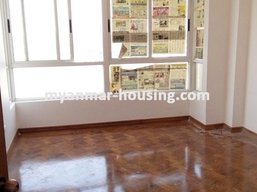缅甸房地产 - 出租物件 - No.3365 - A Condo room for rent in Ahlone Township. - View of the Bed room