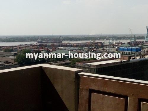 缅甸房地产 - 出租物件 - No.3365 - A Condo room for rent in Ahlone Township. - View of the Toilet and Bathroom
