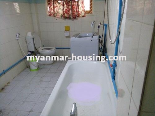 မြန်မာအိမ်ခြံမြေ - ငှားရန် property - No.3380 - ဗဟန်းမြို့နယ်တွင် နှစ်ထပ်တိုက်လုံးချင်းတစ်လုံး ဌားရန် ရှိပါသည်။View of the Bathroom and Toilet