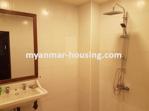 မြန်မာအိမ်ခြံမြေ - ငှားရန် property - No.3383 - လမ်းမတော်မြို့နယ်တွင် သုံးထပ်တိုက်လုံးချင်းတစ်လုံးဌားရန်ရှိပါသည်။ - View of the Bathroom