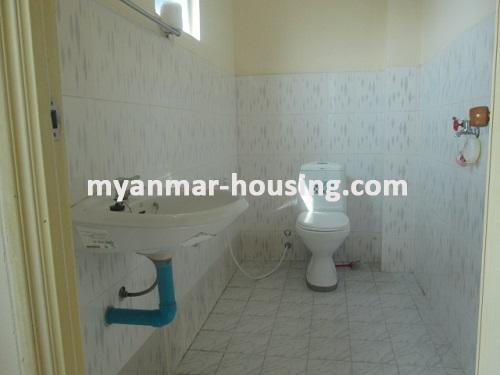 မြန်မာအိမ်ခြံမြေ - ငှားရန် property - No.3389 - ယုန်ဖြူလေးကွန်ဒိုတွင် အခန်းကောင်းတစ်ခန်းဌားရန် ရှိပါသည်။View of the Bathroom