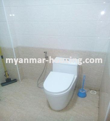 မြန်မာအိမ်ခြံမြေ - ငှားရန် property - No.3412 -   ဗဟန်းမြို့နယ်တွင် ကွန်ဒိုခန်းတစ်ခန်းဌားရန် ရှိပါသည်။View of the Toilet and Bathroom