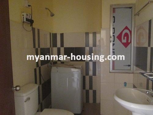 မြန်မာအိမ်ခြံမြေ - ငှားရန် property - No.3413 - Pansodan Business Tower တွင် ကွန်ဒို အခန်းကောင်းဌားရန် ရှိပါသည်။View of the Toilet and Bathroom
