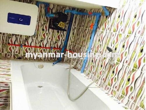 မြန်မာအိမ်ခြံမြေ - ငှားရန် property - No.3416 - စမ်းချောင်းမြို့နယ်တွင် ဈေးအတင့်သင့်ဖြင့် တိုက်ခန်းဌားရန် ရှိပါသည်။View of Bathtub