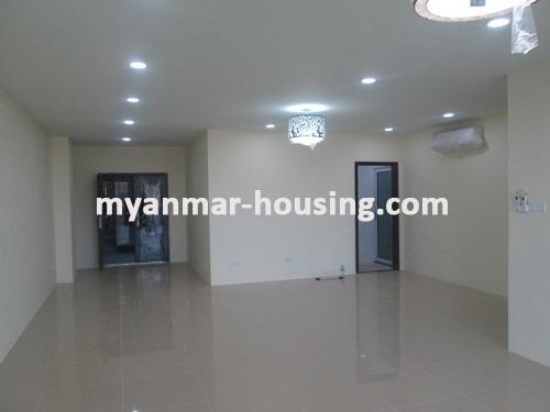 မြန်မာအိမ်ခြံမြေ - ငှားရန် property - No.3417 -  မင်းရဲကျော်စွာ ကွန်ဒိုတွင် အဆင့်မြင့်ပြင်ဆင်ထားသည့်အခန်းကောင်းတစ်ခန်းဌားရန်ရှိပါသည်။View of the Living room
