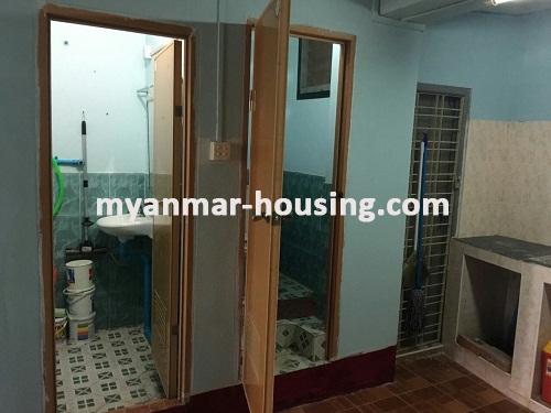 缅甸房地产 - 出租物件 - No.3423 - An Apartment for rent in Kamaryut Township. - View of toilet and Bathroom