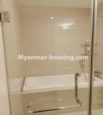 မြန်မာအိမ်ခြံမြေ - ငှားရန် property - No.3427 - လှိုင် G.E.M.S ကွန်ဒိုတွင် အိပ်ခန်းနှစ်ခန်းပါသောအခန်း ငှားရန်ရှိသည်။bathroom view