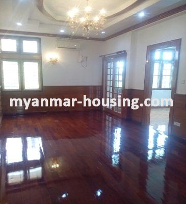 မြန်မာအိမ်ခြံမြေ - ငှားရန် property - No.3451 - မရမ်းကုန်းမြို့နယ်တွင် လုံးချင်းတစ်လုံးငှားရန်ရှိသည်။ View of the living room