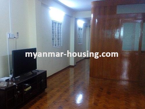 မြန်မာအိမ်ခြံမြေ - ငှားရန် property - No.3488 - ပုဇွန်တောင်မြို့နယ်တွင် ဈေးအတင့်အသင့်ဖြင့် တိုက်ခန်းကောင်းတစ်ခန်း ငှားရန်ရှိသည်။ View of the living room