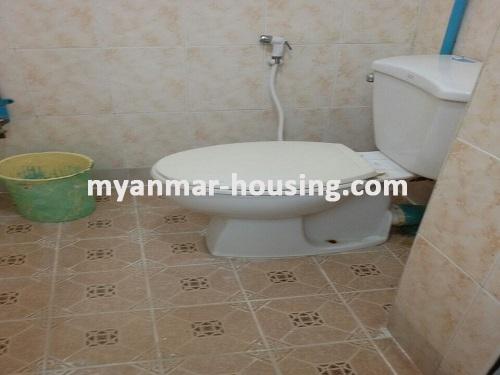 မြန်မာအိမ်ခြံမြေ - ငှားရန် property - No.3508 - ၃၂ လမ်းတွင် အိပ်ခန်းနှစ်ခန်း ကွန်ဒိုတိုက်ခန်းငှါးရန်ရှိသည်။bathroom view