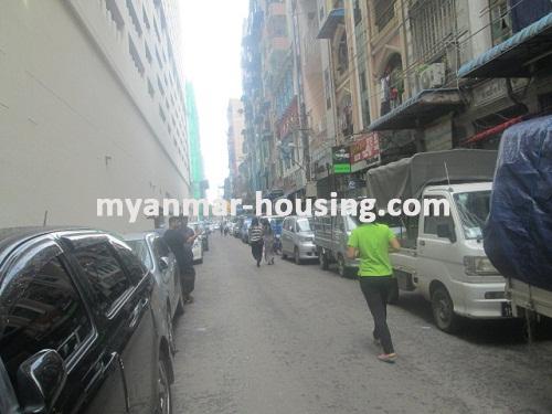 缅甸房地产 - 出租物件 - No.3512 - Condominium room for rent in Pabedan Township. - View of the road