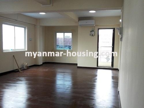 ミャンマー不動産 - 賃貸物件 - No.3514 - A Condo apartment for rent in Sanchaung Township. - View of the living room