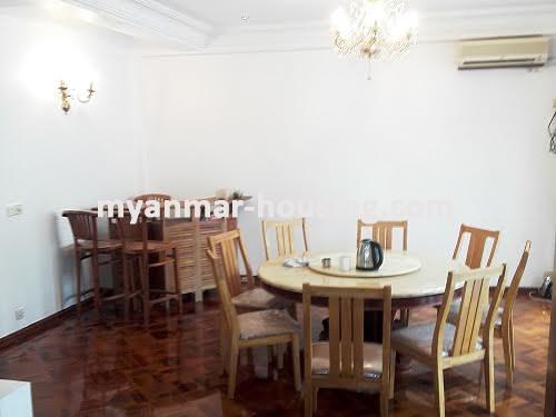 မြန်မာအိမ်ခြံမြေ - ငှားရန် property - No.3517 - အင်းယားကန်နားတွင်  ခြံကျယ်လုံးချင်းတစ်လုံးငှါးရန်ရှိသည်။ - living room view