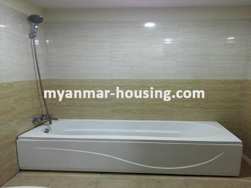 缅甸房地产 - 出租物件 - No.3540 - One of the Standard Condo Rooms in Ahlone! - bathtube view