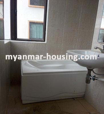 မြန်မာအိမ်ခြံမြေ - ငှားရန် property - No.3541 - လှိုင်မြို့နယ်တွင် ကွန်ဒိုအခန်းကောင်းတစ်ခန်းဌားရန်ရှိသည်။     View of the Toilet and Bathroom