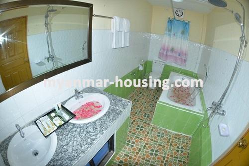 မြန်မာအိမ်ခြံမြေ - ငှားရန် property - No.3566 - ဗဟန်းမြို့နယ်တွင် အဆင့်မြင့်ပြင်ဆင်သည့် ဟိုတယ် ခန်း ဌားရန်ရှိပါသည်။View of Bathroom and Toilet room.