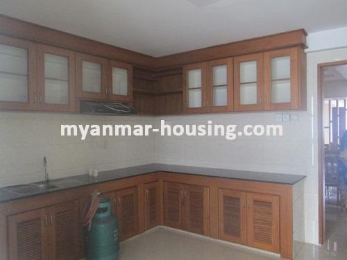 မြန်မာအိမ်ခြံမြေ - ငှားရန် property - No.3574 - ဗိုတစ်ထောင်မြို့နယ်ရှိ White Cloud Condo တွင် အဆင့်မြင့်ပြင်ဆင်သည့် ကွန်ဒိုခန်း ဌားရန်ရှိပါသည်။View of the Kitchen room